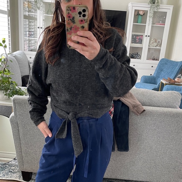 Aritzia Lorin sweater with waist tie - Picture 2 of 2